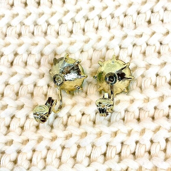 Vintage Earrings Green Round Clip-Ons - Picture 4 of 5